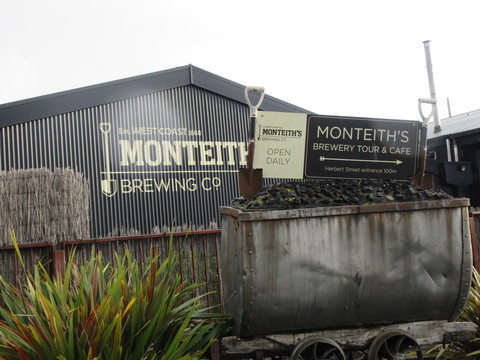冬のニュージーランド旅（21）グレイマウスのビール Monteith\'s Brewery_c0212604_793039.jpg
