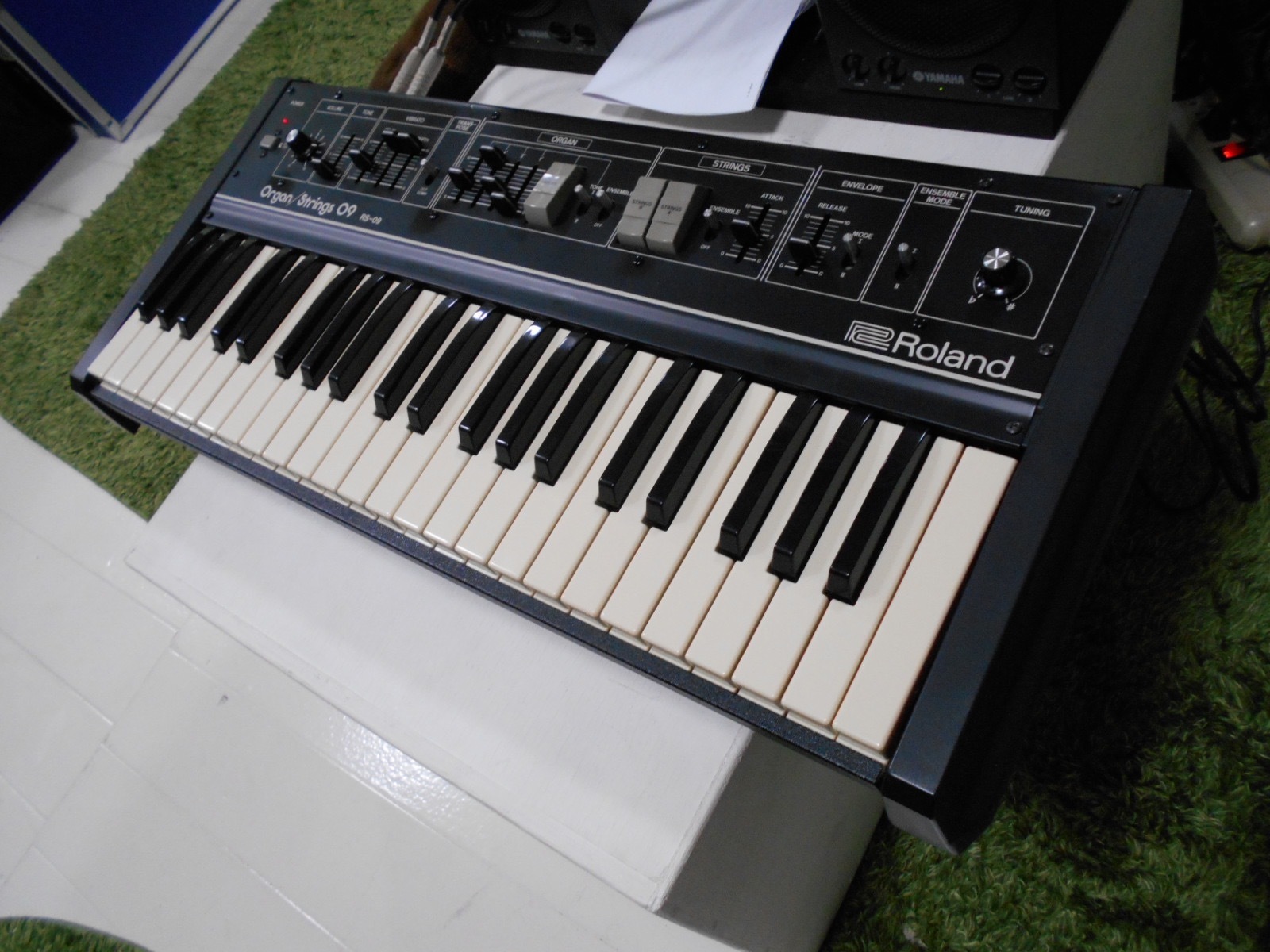 Roland RS-09 シンセサイザー せこく Roland RS-09 シンセサイザー せこく