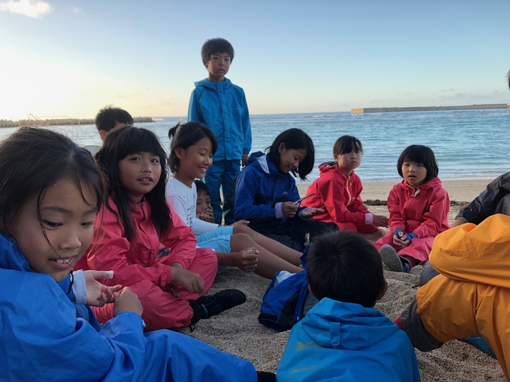 無人島冒険学校〔８日目〕砂浜で迎える朝。波の音と朝日で目が覚めた。_d0363878_8442445.jpg