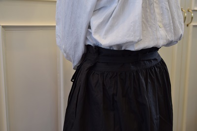 ラップスカートで 大人シックに 。_b0110582_12264196.jpg