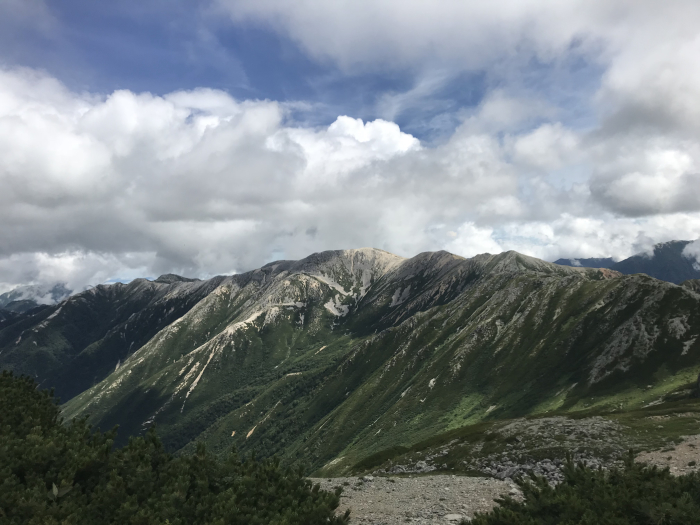 2018年8月15-16日、北アルプス裏銀座経由下山（（扇沢駅～黒部湖～奥黒部ヒュッテ～黒部川上ノ廊下～薬師沢小屋～黒部川奥ノ廊下～三俣山荘～北アルプス裏銀座～野口五郎小屋～烏帽子小屋～高瀬ダム）_b0037220_21353129.jpg