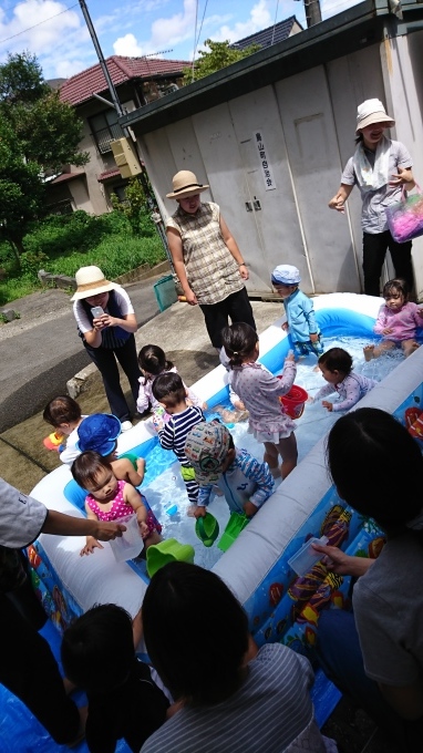チャイルドパーク プール お菓子釣り 子育てサロン おおきくなあれ