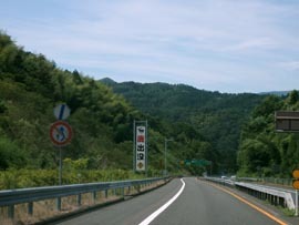 京都縦貫自動車道の景色_b0160363_00030075.jpg