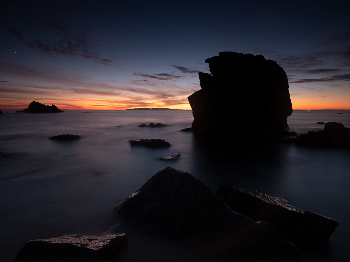 静かな夜の海と騒がしくて熱い昼の海　at the sea shore #FUJIGFX50s#SONYα9_c0065410_19483517.jpg