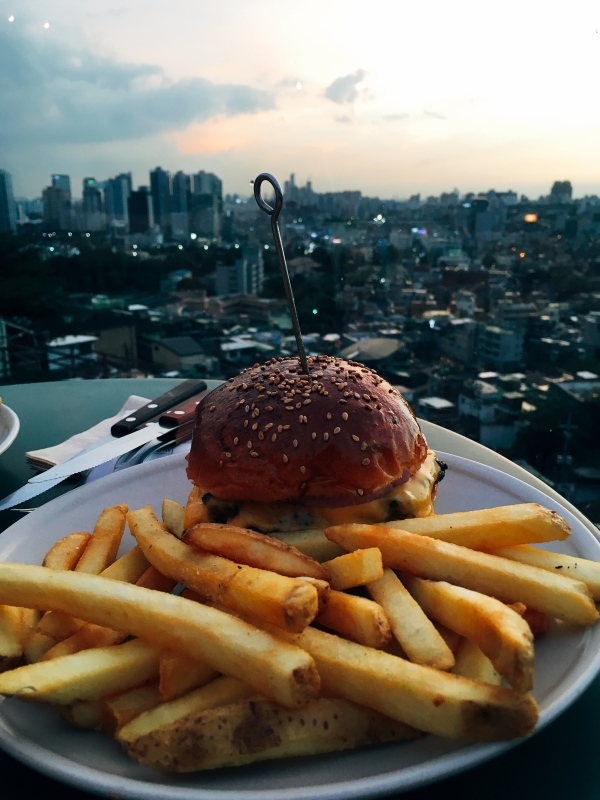 最高の眺めを見ながら食べるハンバーガー「더백푸드트럭」さん☆해방촌（解放村）_e0064860_07130801.jpeg