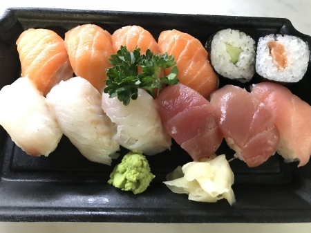 今夜はトシさんが握ったお寿司♪_a0136671_23443825.jpeg
