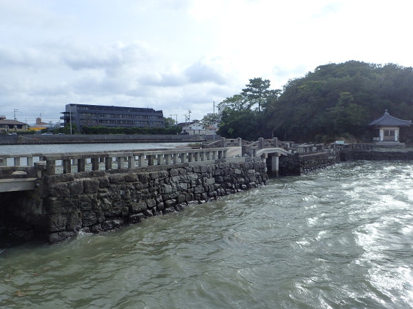 台風20号　名勝和歌の浦　県内最古の石橋　三断橋　壊れる。_c0367107_08470094.jpg