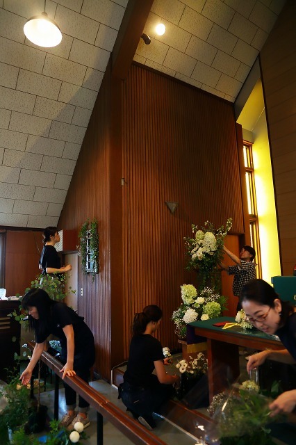 夏の出張レッスン チャペルの装花 代官山本多記念教会さまへ 8月23日_a0042928_11430287.jpg