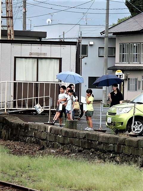 藤田八束鉄道写真＠青森と秋田を結ぶ五能線リゾートしらかみにご対面・・・奥羽線川辺駅にて、金足農は可愛い_d0181492_22382076.jpg