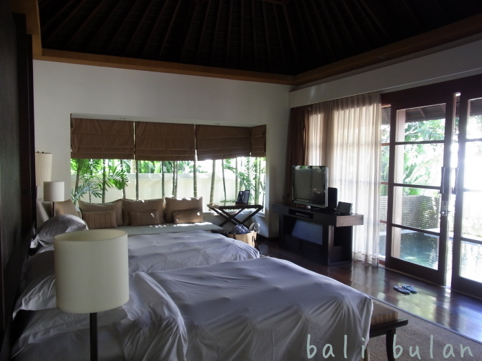 The Royal Santrian Luxury Beach Villas ザ・ロイヤル　サントリアン　ラグジュアリー　ビーチ　ヴィラズ   『お部屋』_d0261311_20454497.jpg