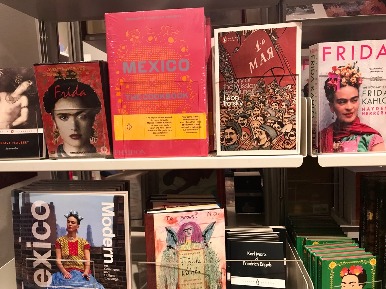 V&A フリーダカーロ コットンバッグ　イギリスヴィクトリア&アルバート美術館 V&A フリーダカーロ コットンバッグ イギリスヴィクトリア