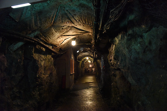 金山跡の坑洞内をトロッコに乗って見学できる！鹿児島の薩摩金山蔵写真_e0171573_1646263.jpg
