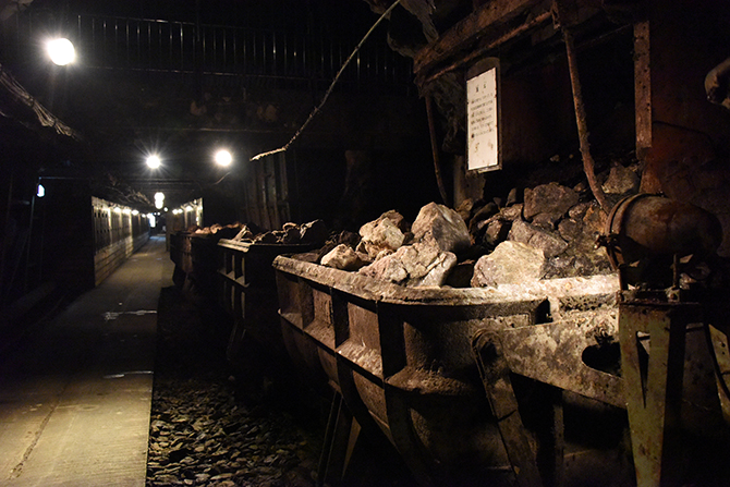 金山跡の坑洞内をトロッコに乗って見学できる!鹿児島の薩摩金山蔵写真_e0171573_1646965.jpg