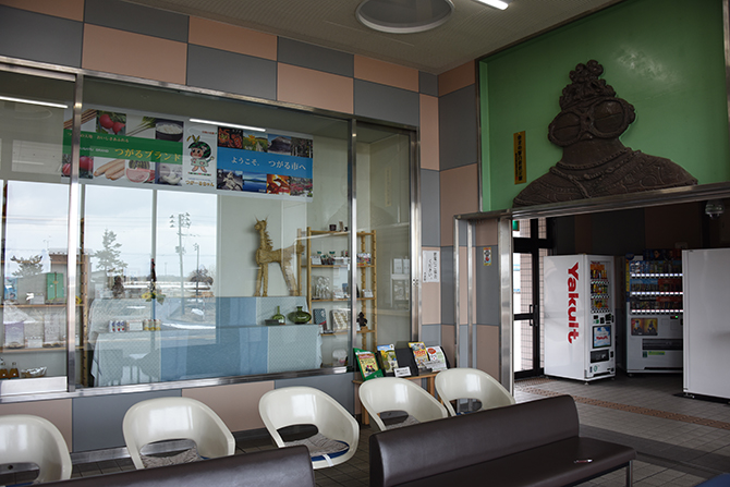 日本一ヤバイ駅!駅舎が土偶!青森の木造駅写真アップ!_e0171573_18505218.jpg