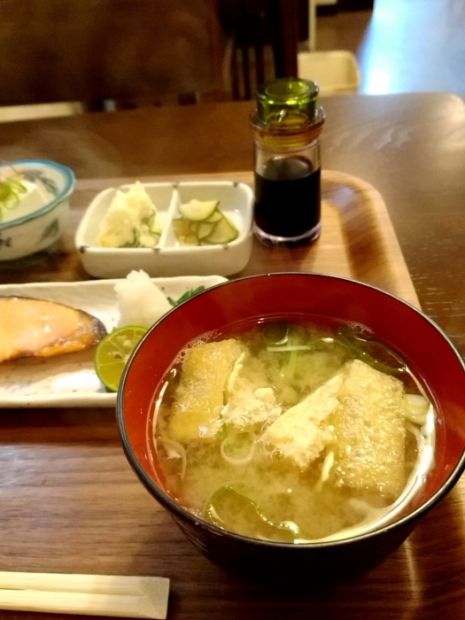 那覇・桜坂 「リゾム」 美味！自家製 鮭の味噌漬け焼き定食_c0362623_11585769.jpg