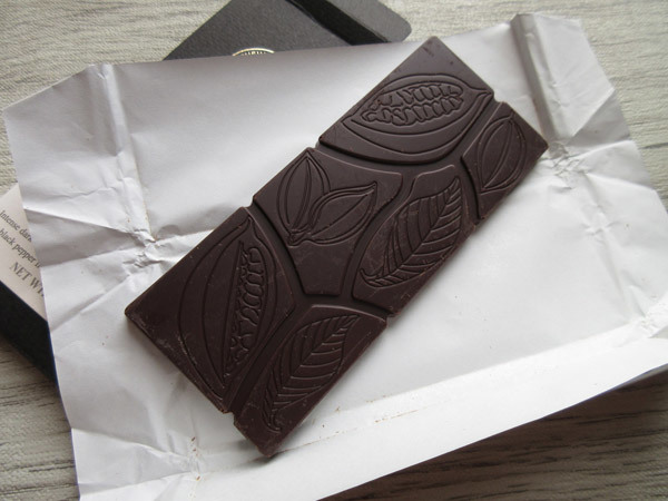 【ベトナム土産】Pheva DARK CHOCOLATE BAR Black Pepper_c0152767_19594615.jpg