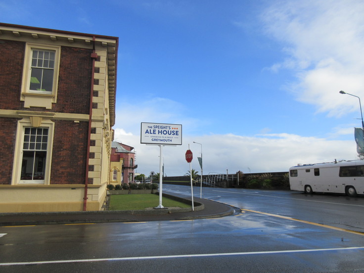 冬のニュージーランド旅（26）帰る朝の散歩☆橋を渡って向こう側へ。（Greymouth）_c0212604_1958366.jpg