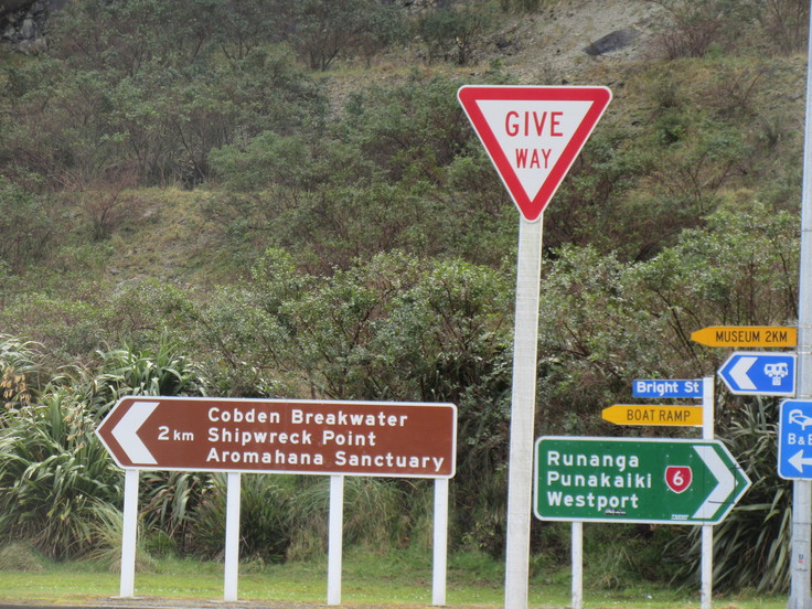冬のニュージーランド旅(26)帰る朝の散歩☆橋を渡って向こう側へ。(Greymouth)_c0212604_2064836.jpg