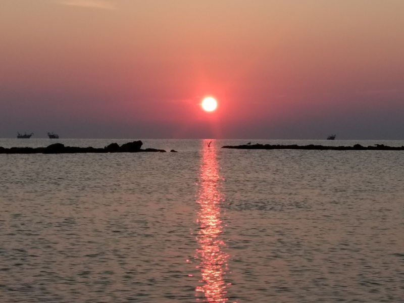 朝焼けきれいなアドリア海、リミニ_f0234936_17351148.jpg