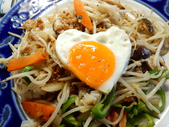 ’18,8,28(火)朝からキョンとガパオライス!_f0060461_07572873.jpg