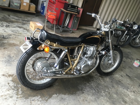 TTシート BATESタイプ 汎用 トライアンフ ハーレー SR400 ベーツ