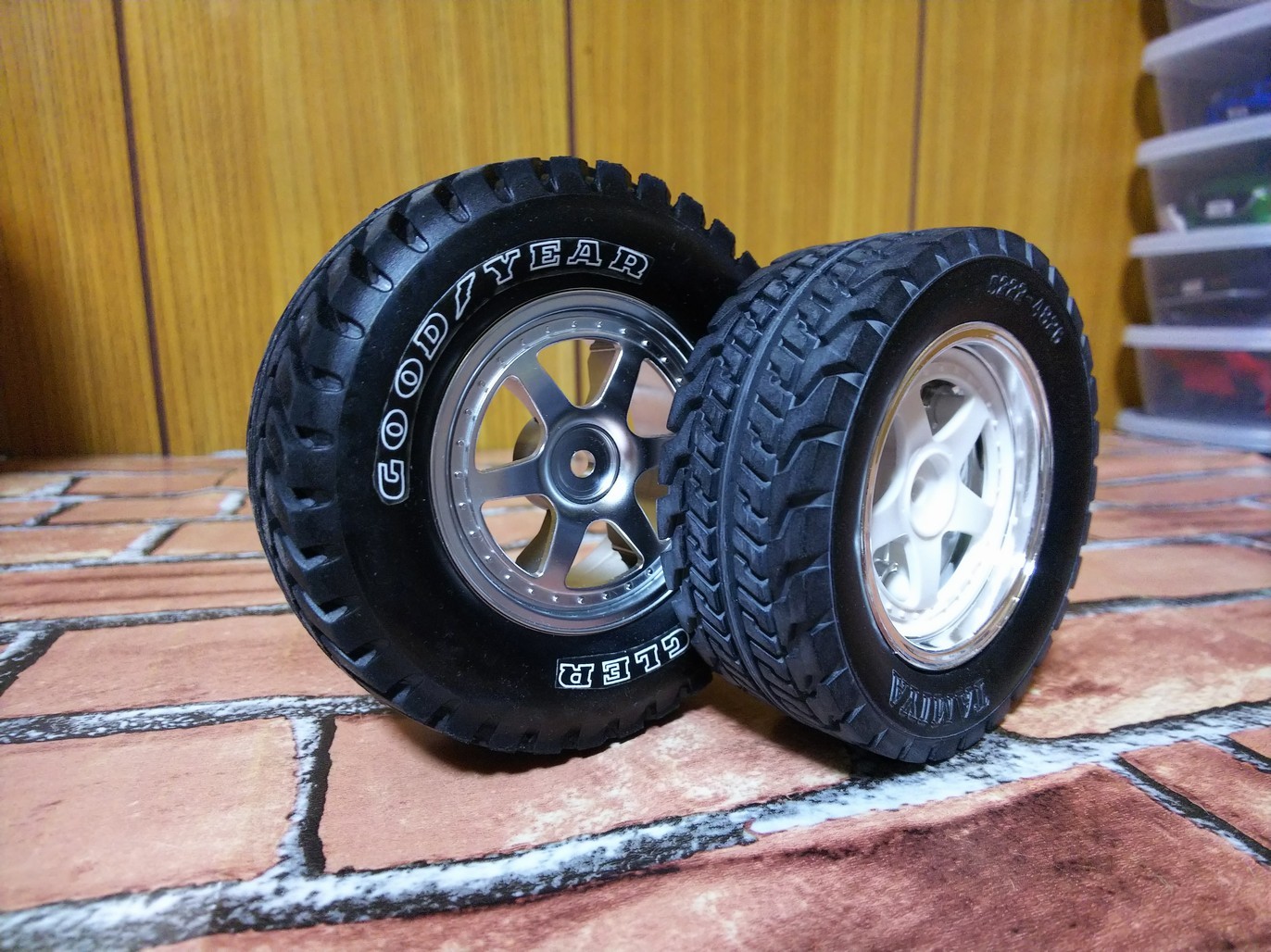 タミヤ　CC-01 タイヤ付き 54598-tm.jpg