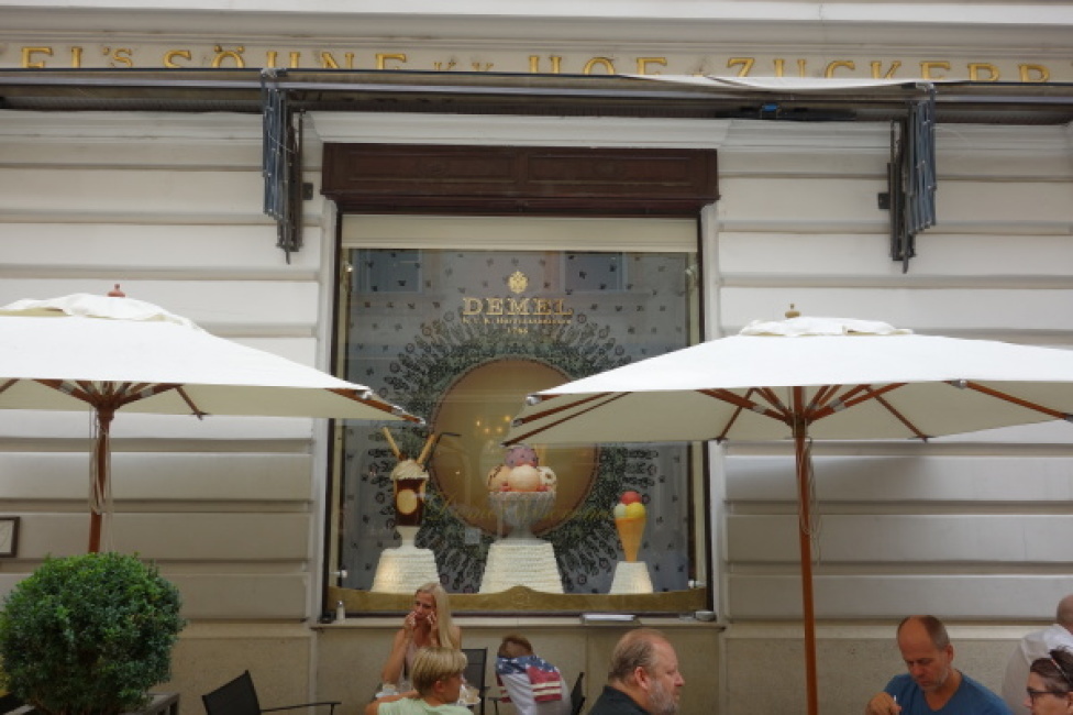 DEMEL_a0152501_11362446.jpg