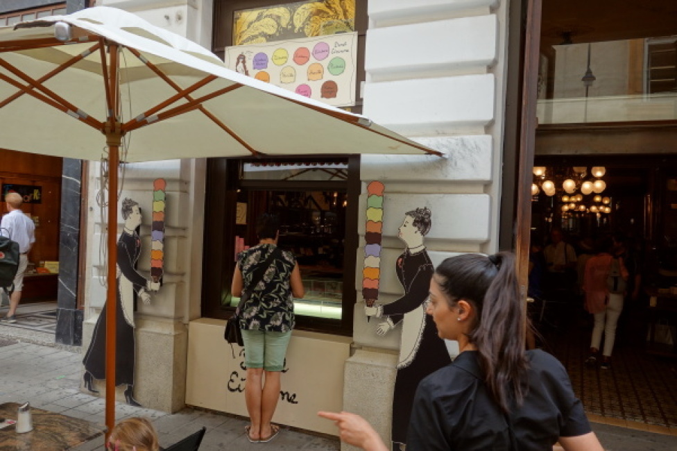 DEMEL_a0152501_11363380.jpg