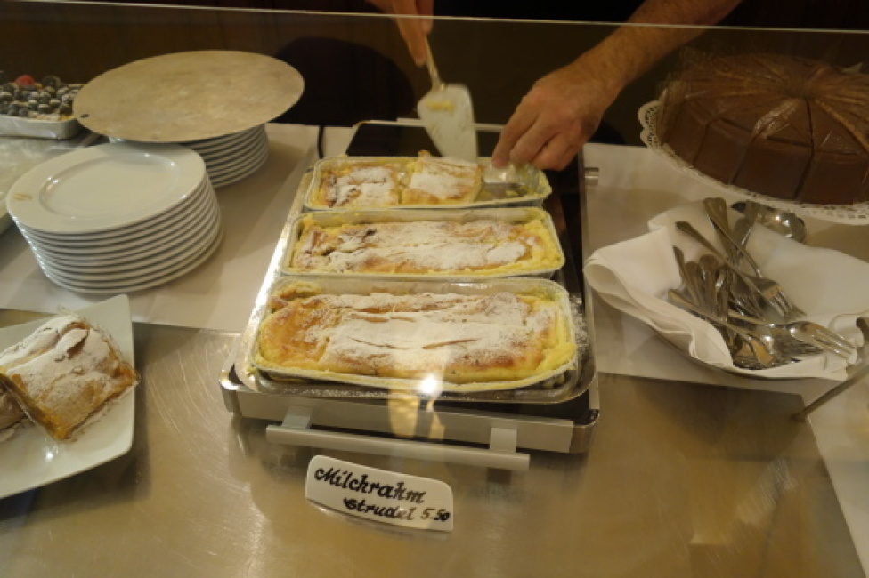 DEMEL_a0152501_11370250.jpg