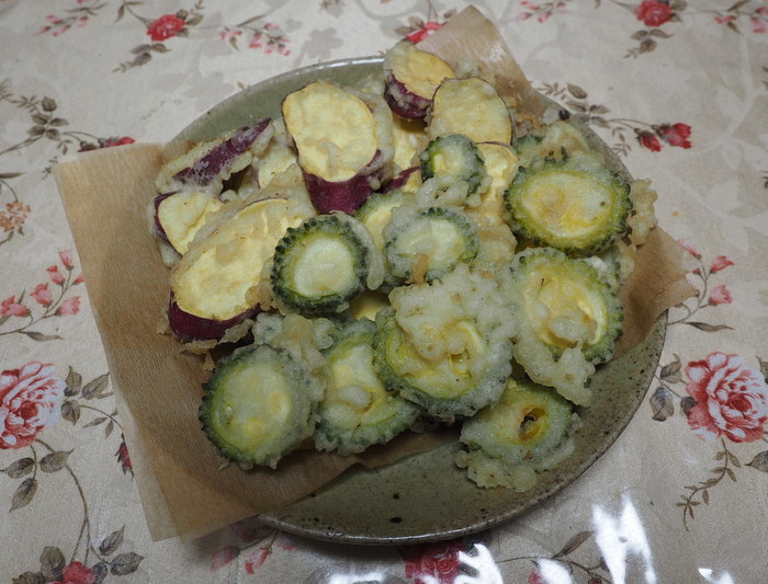 茄子の南蛮漬けと、イカと野菜の天ぷら_c0116915_00090109.jpg