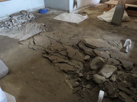 三和土土間をタイルに変更 その２ 土の搬出つづき あいやばばライフ