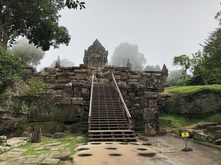 カンボジア旅行 タイとの国境にある天空のプレアヴィヒア寺院 シェムリアップ M S Bangkok Life Diary カンボジア旅行 タイとの国境にある天空のプレアヴィヒア寺院 シェムリアップ M S Bangkok Life Diary