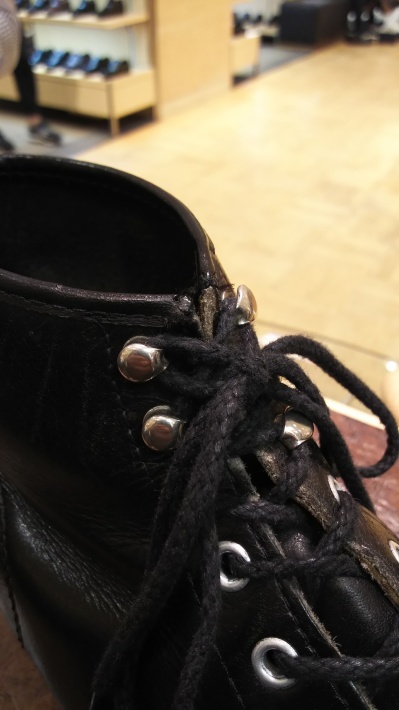 ブーツのスピードフック シューケアマイスター靴磨き工房 三越日本橋本店