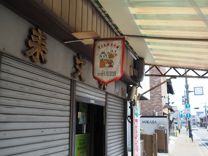街中の廃墟?_e0374932_10400294.jpg