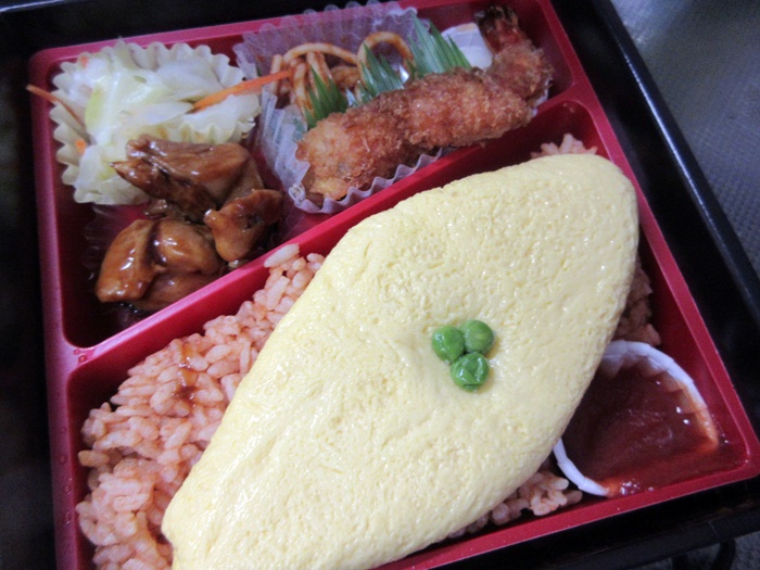 たいめいけん のオムライス エビフライ弁当 お散歩アルバム 秋バラの頃