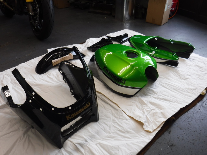 ZRX1100コンさん号の外装交換でした。・・・その1_a0163159_21350057.jpg