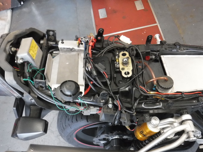 ZRX1100コンさん号の外装交換でした。・・・その1_a0163159_21354492.jpg