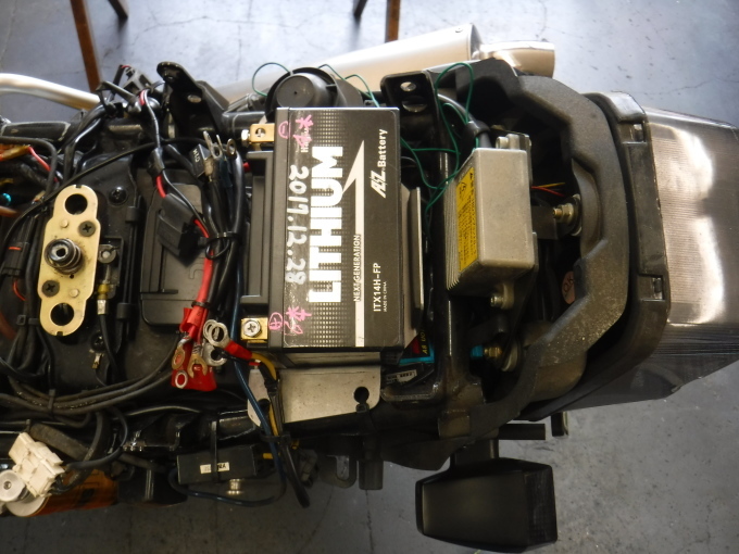 ZRX1100コンさん号の外装交換でした。・・・その1_a0163159_21361881.jpg