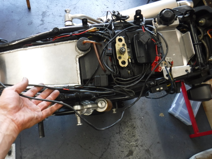 ZRX1100コンさん号の外装交換でした。・・・その1_a0163159_21384601.jpg