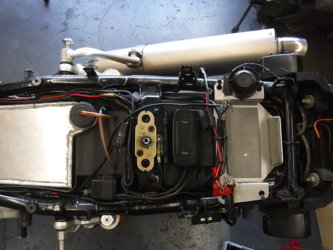 ZRX1100コンさん号の外装交換でした。・・・その1_a0163159_21393301.jpg