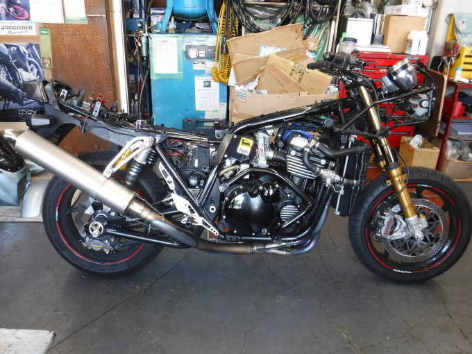 ZRX1100コンさん号の外装交換でした。・・・その1_a0163159_21400402.jpg