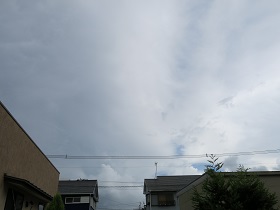 ９月です。全国的に荒天で、鹿児島市も時折激しい雨と雷_e0130185_1113267.jpg