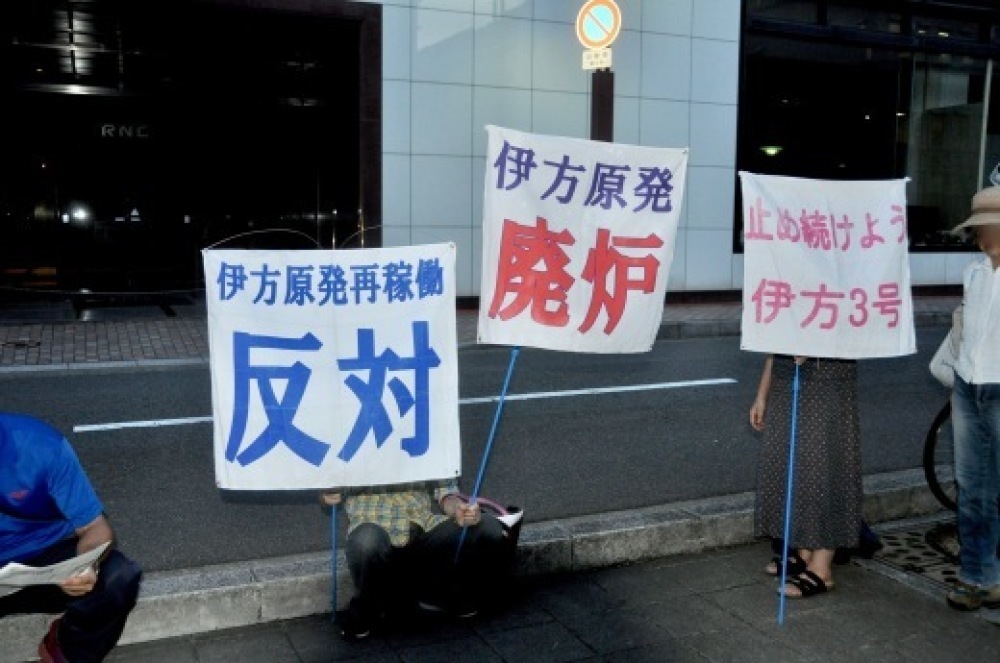 321回目四電本社前再稼働反対抗議レポ 8月31日（金）高松 【 伊方原発を止めた。私たちは止まらない。37】 【　リスクの高い伊方原発３号機をやめられるではないですか。】_b0242956_22080825.jpg