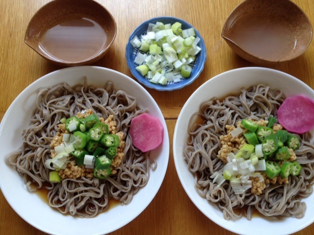 オクラ納豆ぶっかけそば（オクラ、納豆、長ねぎ、大根の梅酢漬け）_e0097895_10520477.jpg