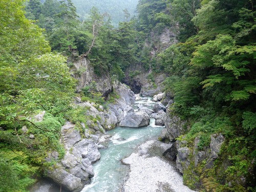 奥多摩から山梨小菅村へ行く。_f0232060_1462131.jpg