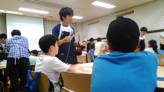 2018/08/19 光るぶんぶんごま・クランクメリーゴーランド工作教室@中川地区センター_f0240709_23145611.jpg