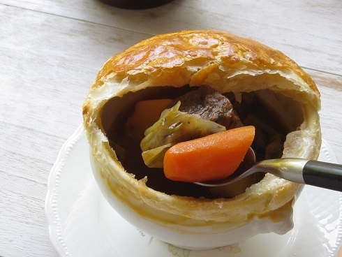 ボルシチのパイ包み焼き ~だしとスパイスの魔法~_d0319943_06461640.jpg