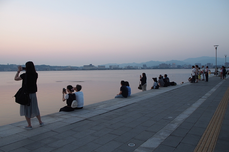 【Photo】宍道湖の夕陽　～太陽の道、ブライダルシルエット、嫁ヶ島_b0008655_19463145.jpg