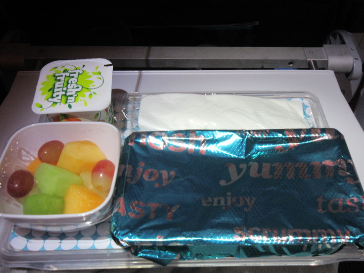 冬のニュージーランド旅(30)ニュージーランド航空機内食(NZ289オークランド→上海)_c0212604_5343674.jpg