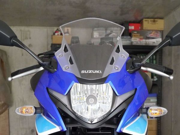 色はダークスモークですPuig GSX250R スクリーン